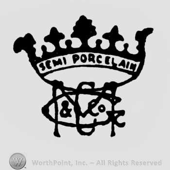 Crown Semi-porcelain monogram of letters mpcco under