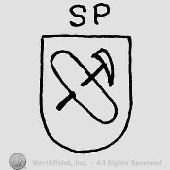 Shield with hammer and an oval design, uppercase SP above
