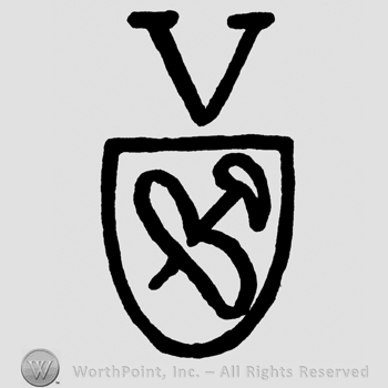 Shield with hammer and an oval design, uppercase V above