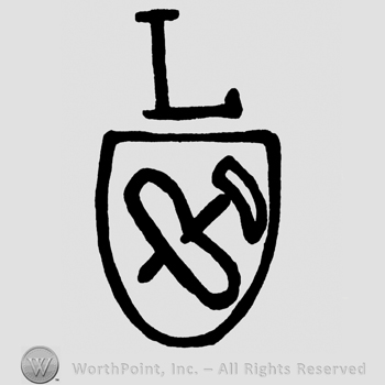 Shield with hammer and an oval design, uppercase L above