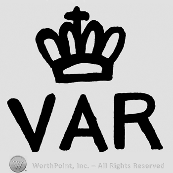 Var written with uppercase letters, crown above