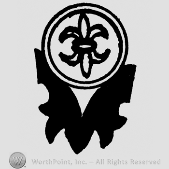 Fleur de lis inside a circle, on a stand