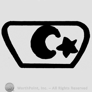 Crescent and star inside a trapeze