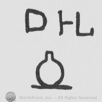 Letters DH in uppercase over a bowl