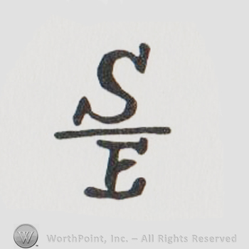the letters SE one above the other
