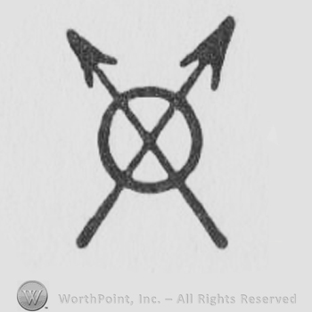 Two crossed arrows with a circle in between