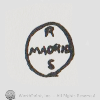 R Madrid S written with uppercase letters inside a circle