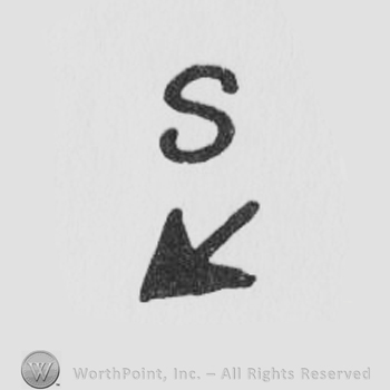 Arrow and letter S in uppercase
