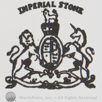 Blazon with two pranced animals, lion on the left, unicorn on the right, crown with a lion above, IMPERIAL STONE written with uppercase letters above the blazon